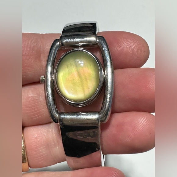 Aviva collection vintage watch that rotates/flips into a stone bracelet - Picture 8 of 10